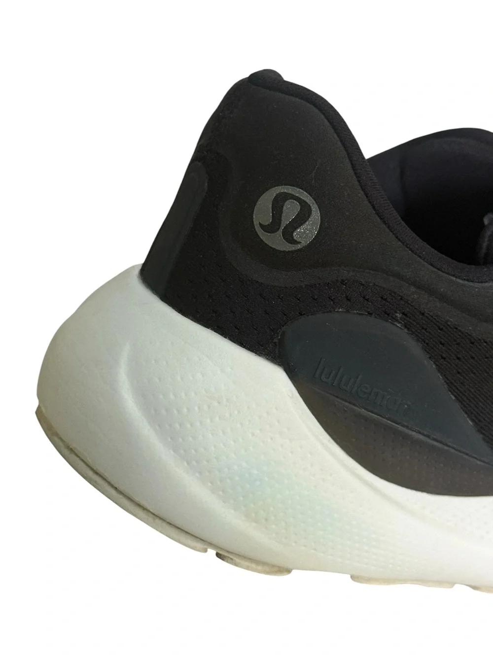 Lululemon Women’s Black Beyondfeel Running Shoes! Size 10!
